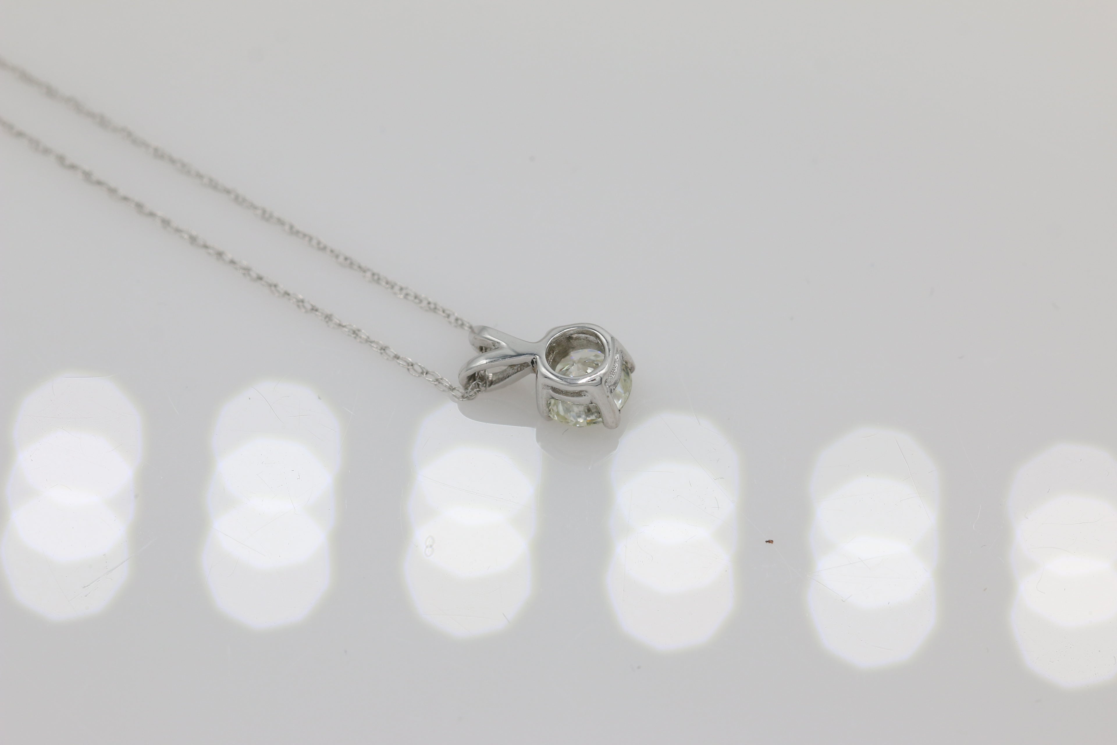 Diamond Pendant in 14KT White Gold Chain ( 0.65ct tw dia )