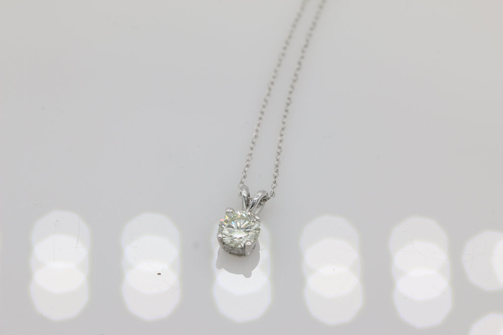 Diamond Pendant in 14KT White Gold Chain ( 0.65ct tw dia )