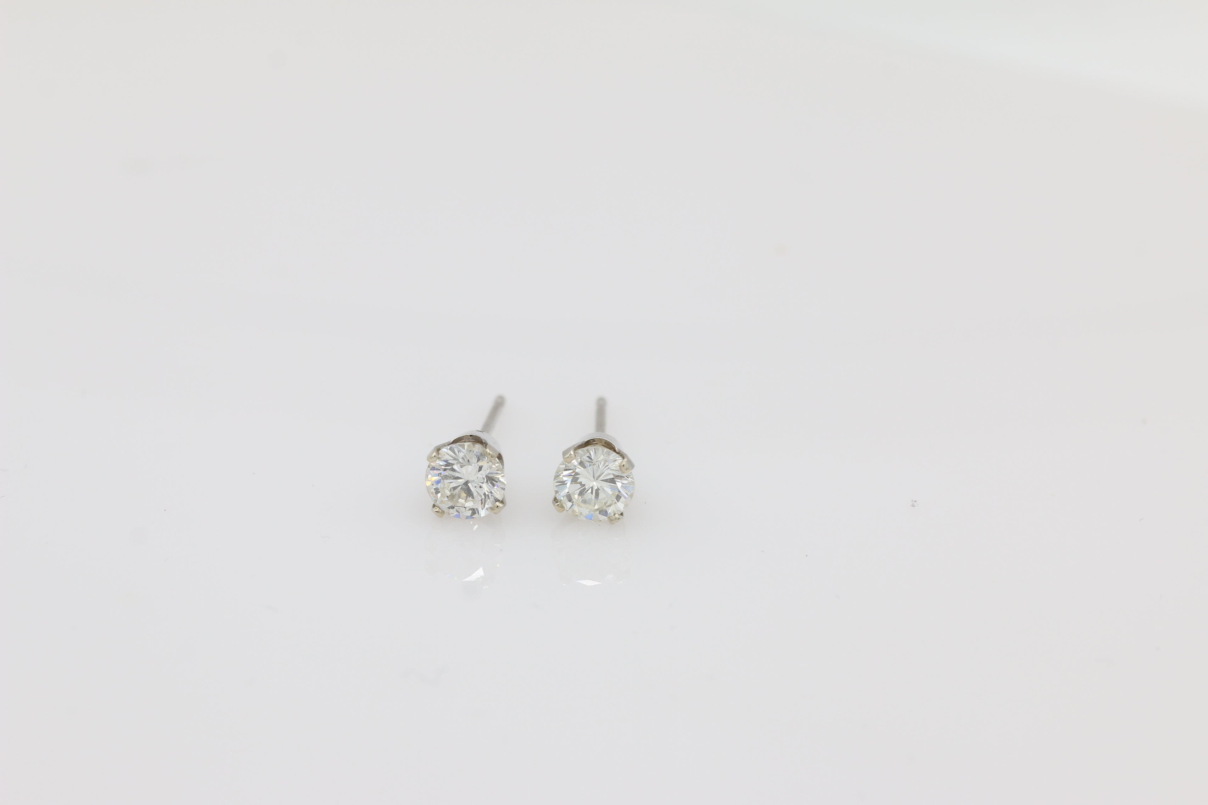 Diamond Stud Earrings in 14KT White Gold ( 0.75ct tw dia )