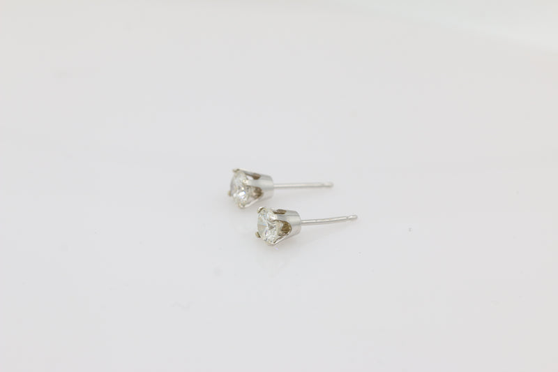 Diamond Stud Earrings in 14KT White Gold ( 0.75ct tw dia )