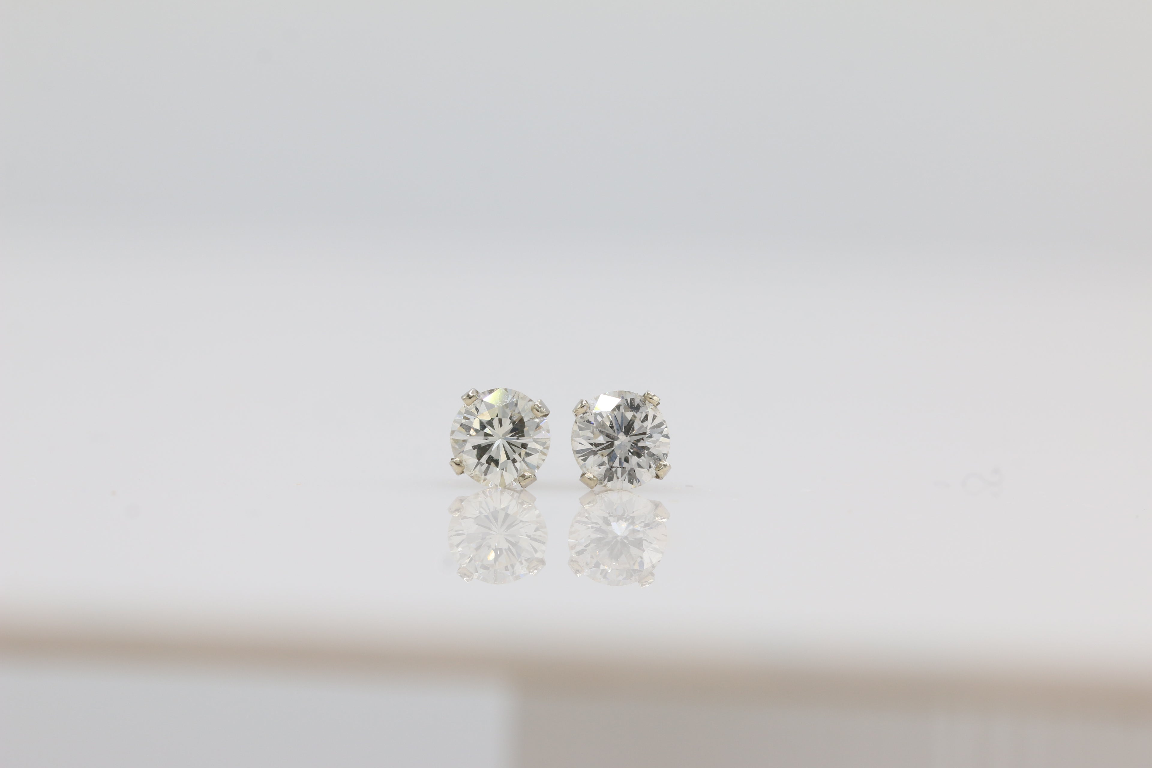 Diamond Stud Earrings in 14KT White Gold ( 0.75ct tw dia )