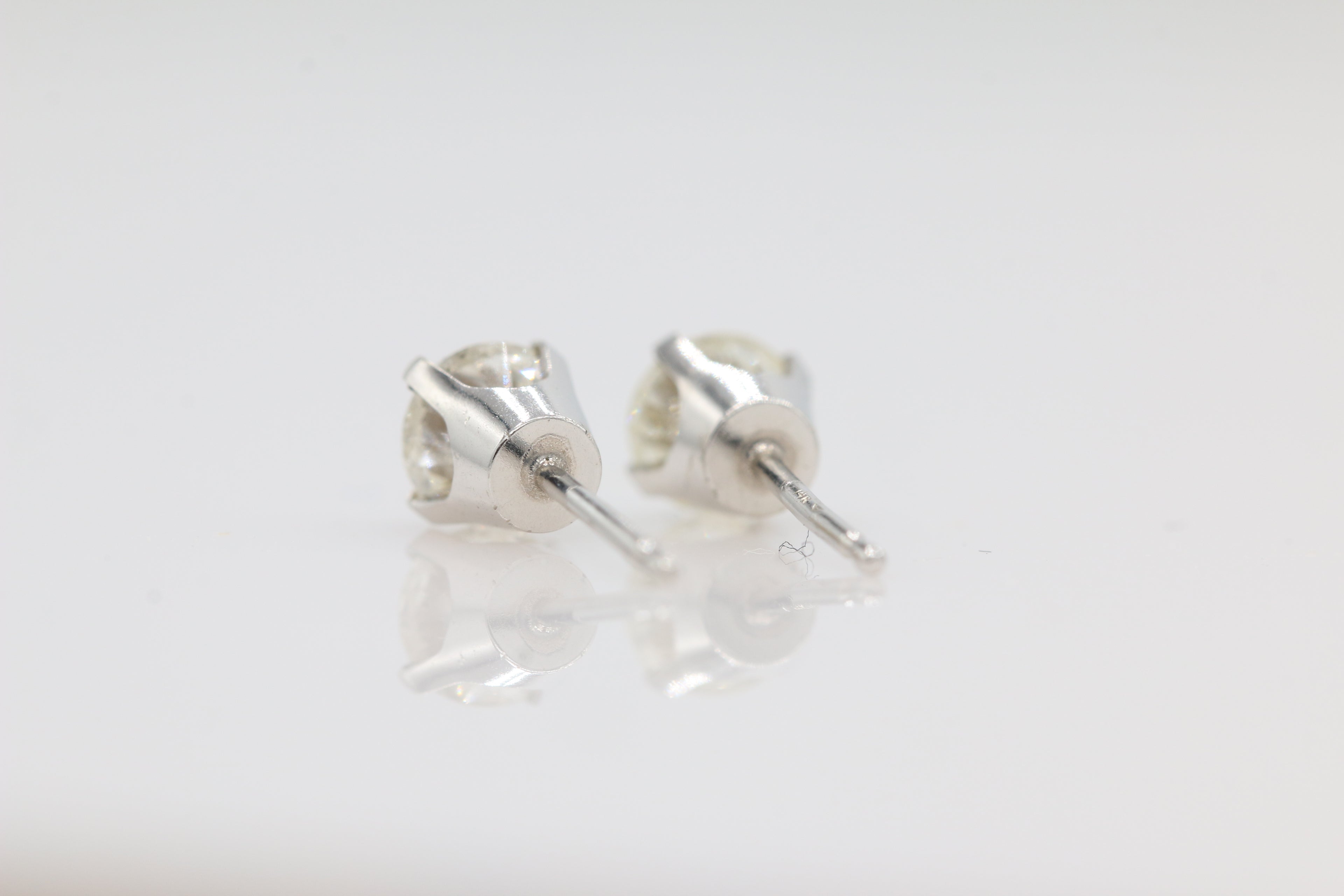 Diamond Stud Earrings in 14KT White Gold ( 0.75ct tw dia )