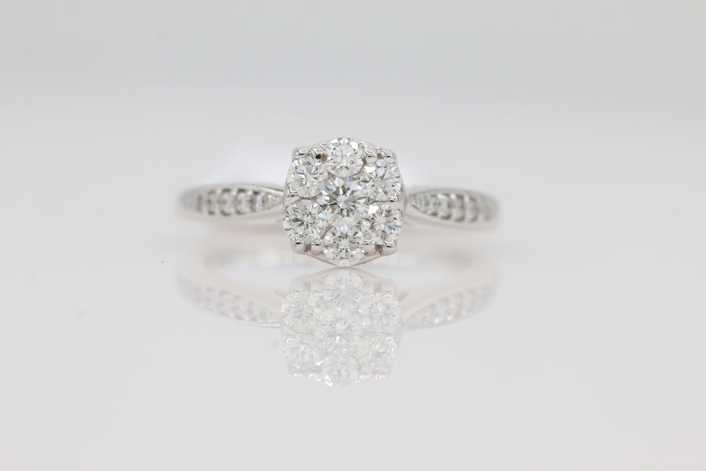 Cluster Diamond Ring in 14KT White Gold ( 0.63ct tw dia ))