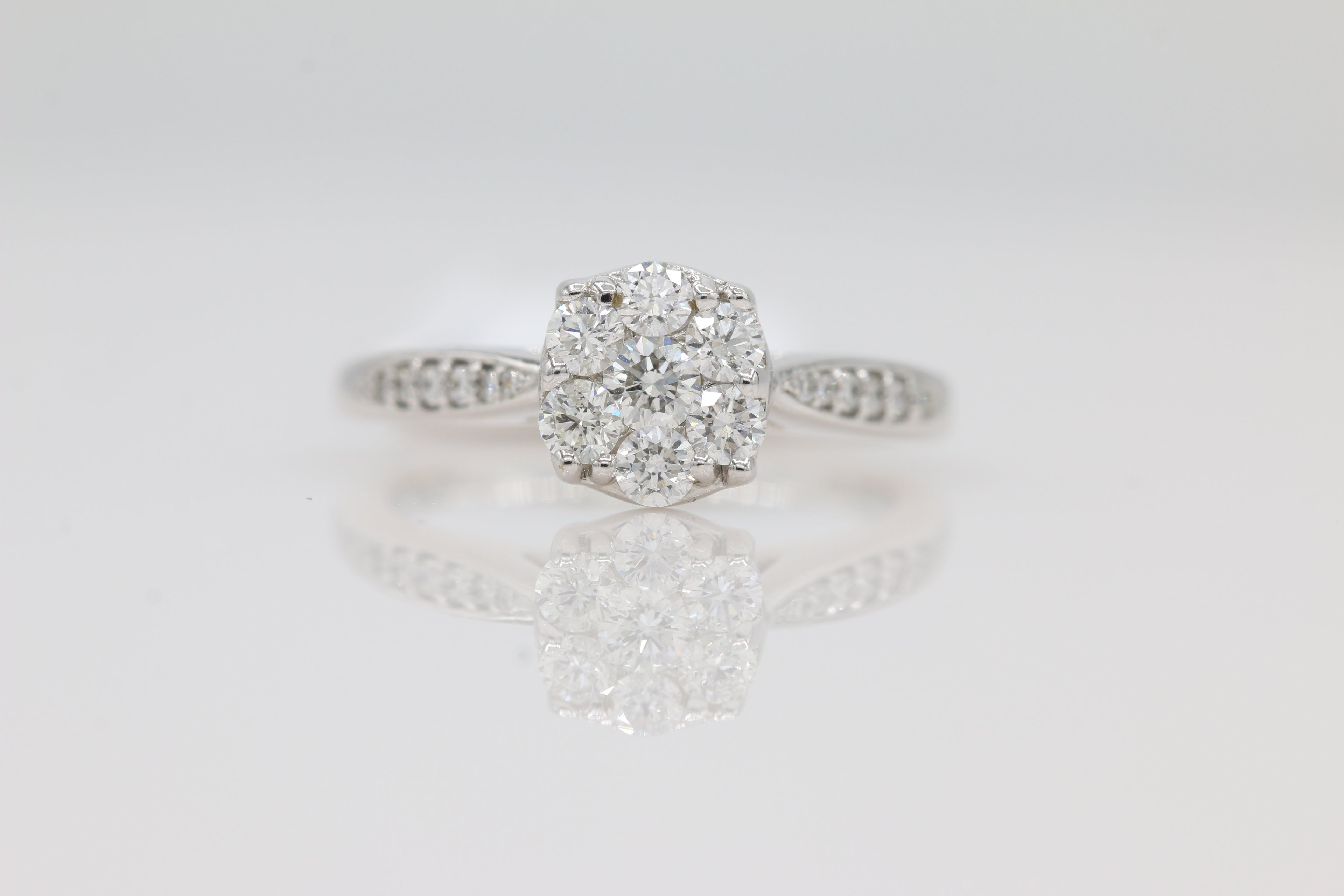 Cluster Diamond Ring in 14KT White Gold ( 0.63ct tw dia ))