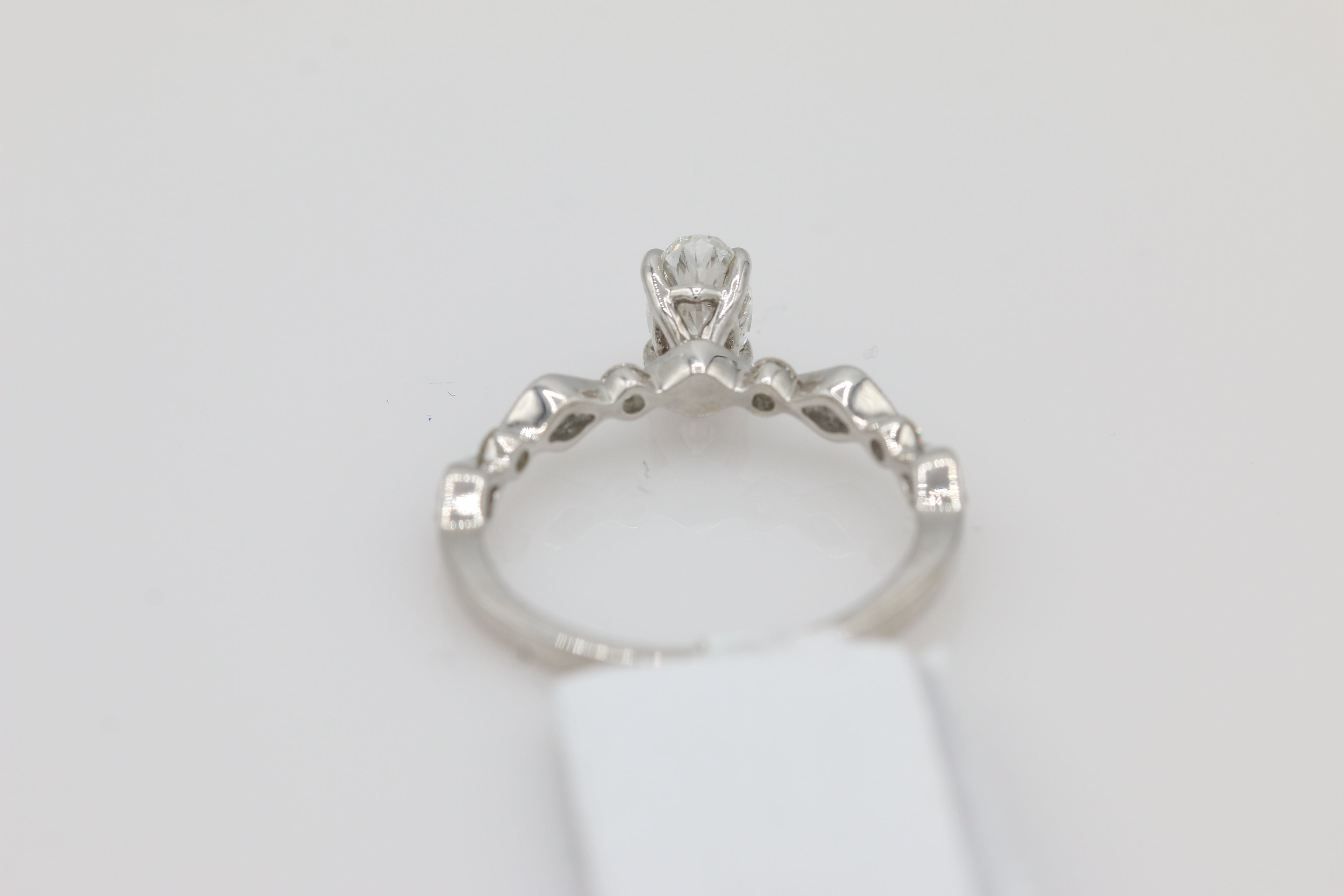 Oval Solitaire Diamond Ring in 14KT White Gold ( 0.91ct tw dia / 0.68ct Oval )