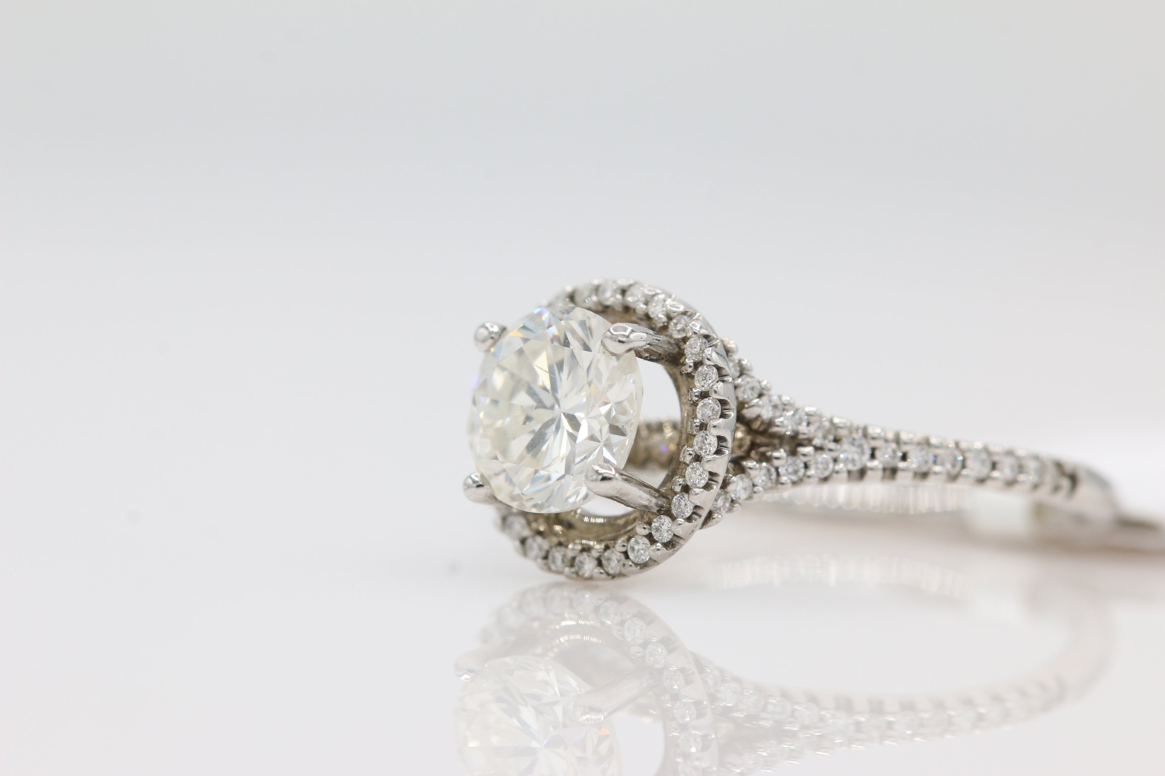 Diamond Floral Ring in 14KT White Gold ( 1.10ct dtw / 0.96ct center )