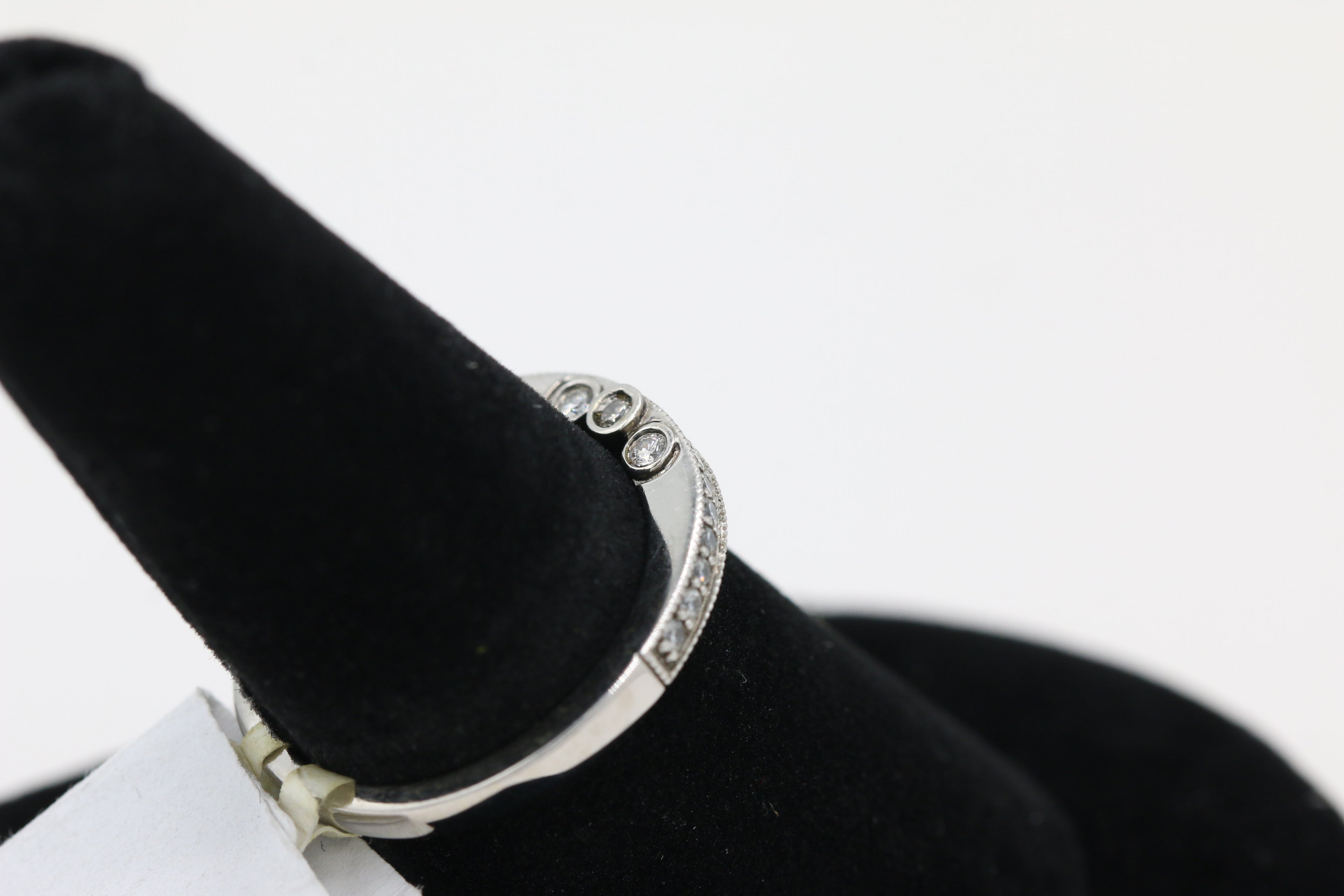 Diamond Channel Band in 14KT White Gold ( 0.25ct tw dia )