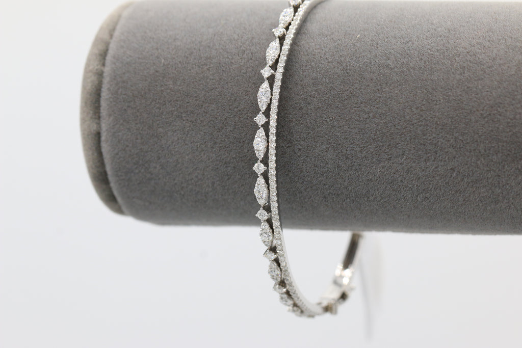 Scalloped Diamond Bangle in 14KT White Gold ( 1.29ct tw dia )