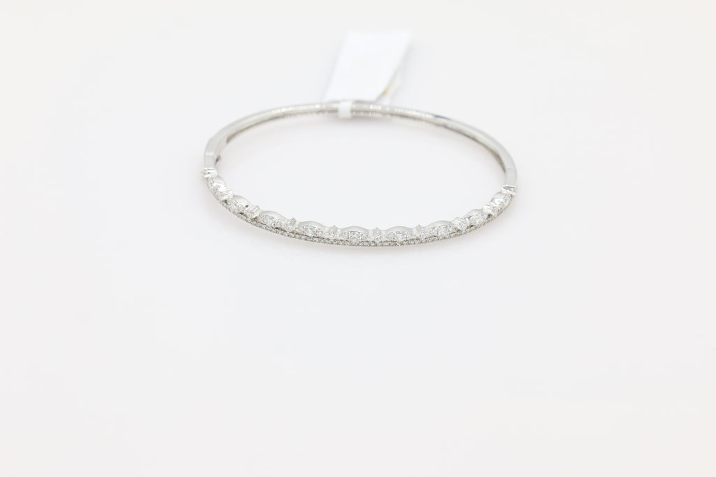 Scalloped Diamond Bangle in 14KT White Gold ( 1.29ct tw dia )