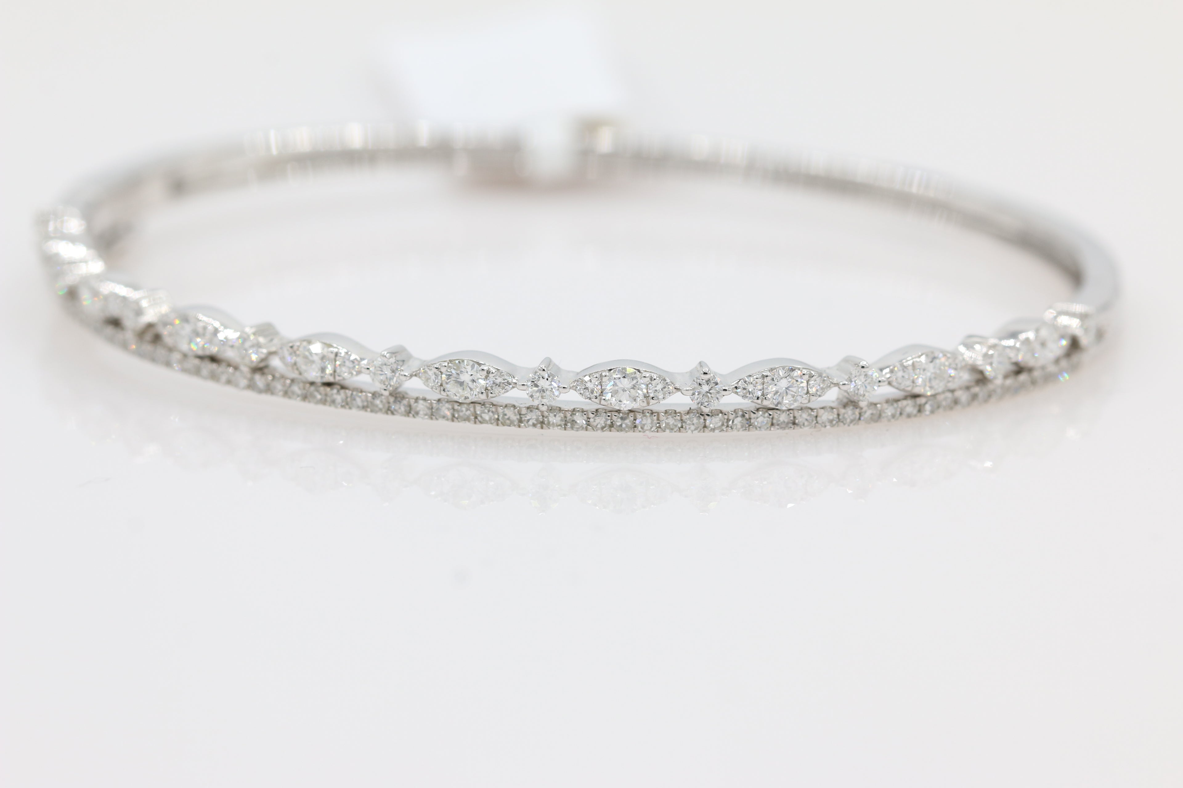Scalloped Diamond Bangle in 14KT White Gold ( 1.29ct tw dia )