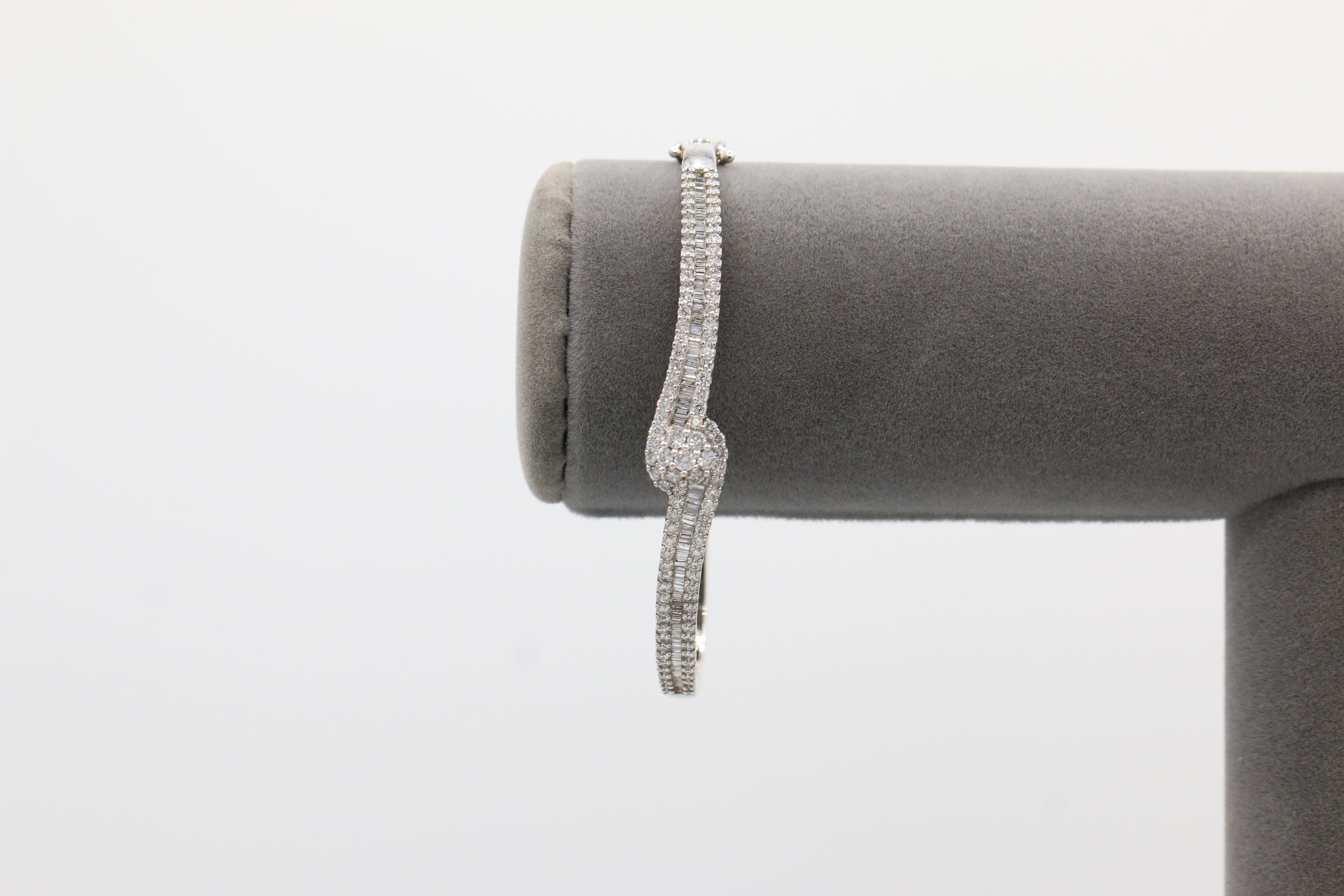 Swirl Baguette Cut Diamond Bangle in 14KT White Gold ( 2ct tw dia )