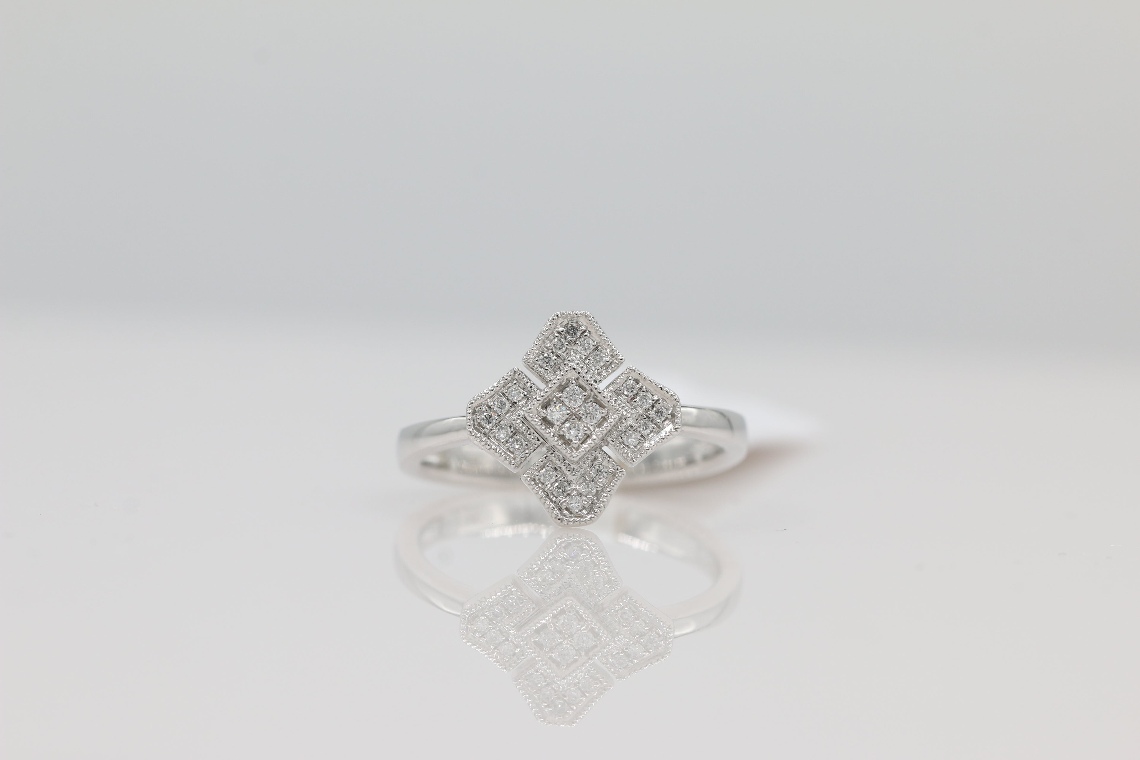 Diamond Cluster Ring in 14KT White Gold ( 0.11ct tw dia )