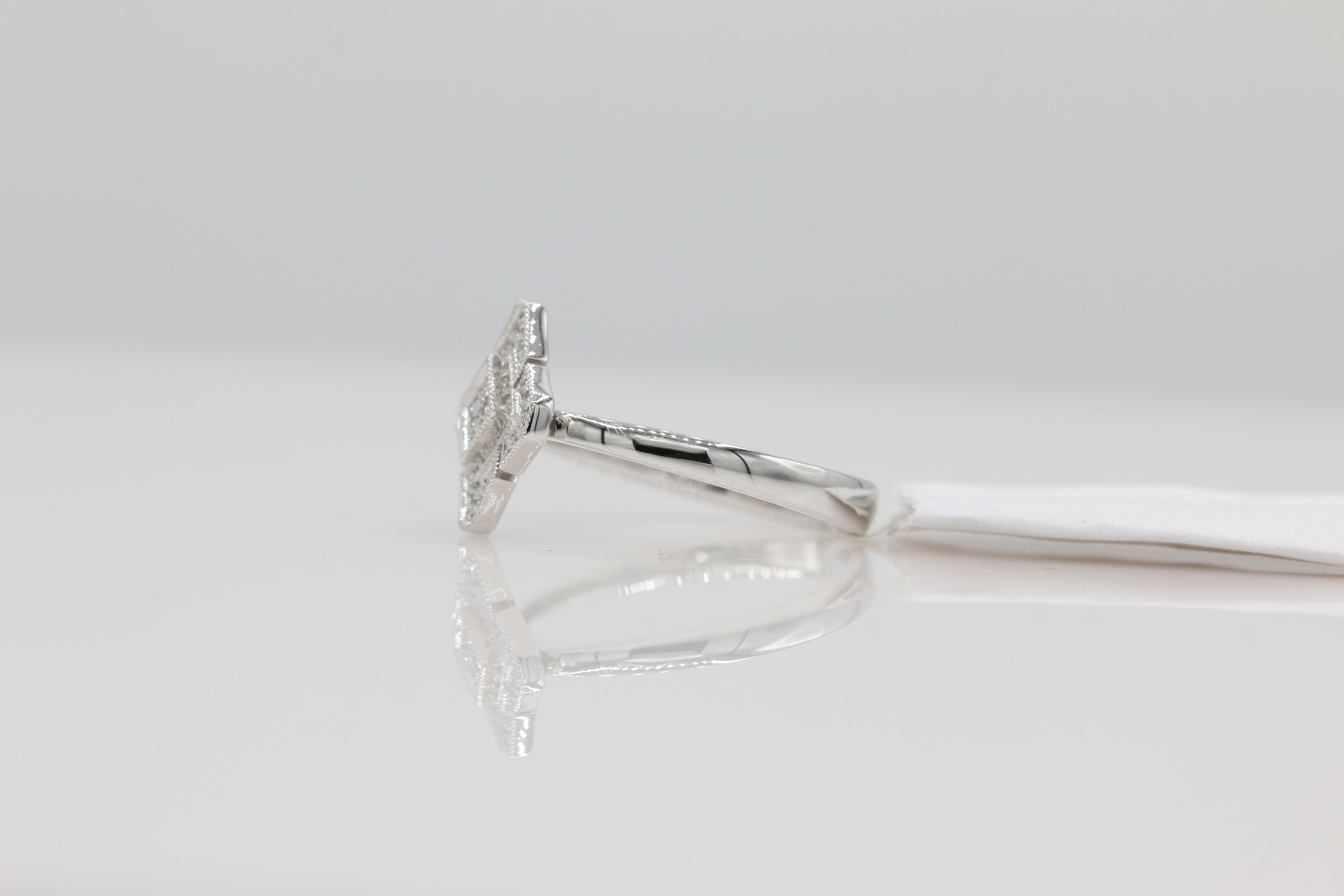 Diamond Cluster Ring in 14KT White Gold ( 0.11ct tw dia )