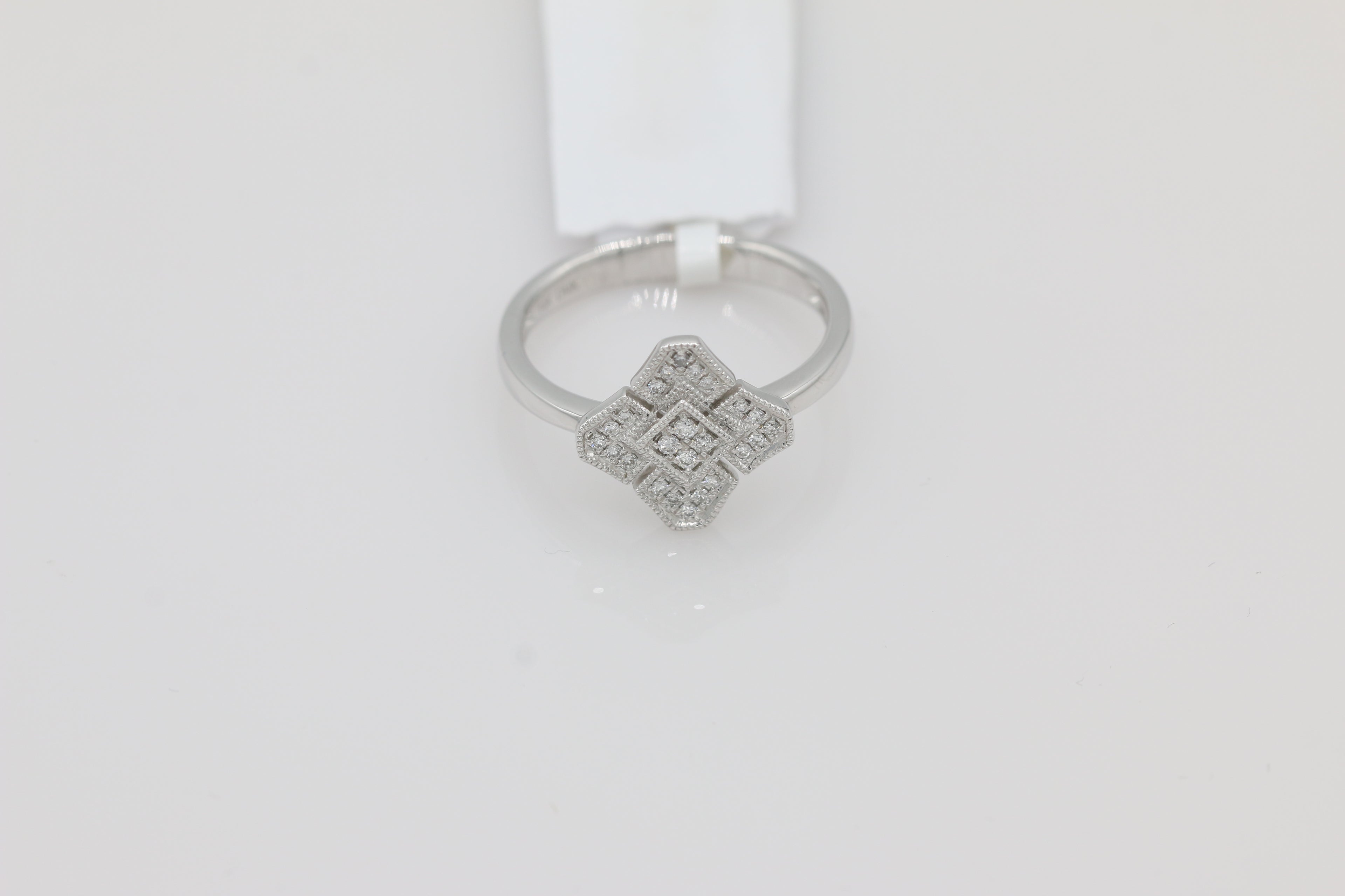Diamond Cluster Ring in 14KT White Gold ( 0.11ct tw dia )