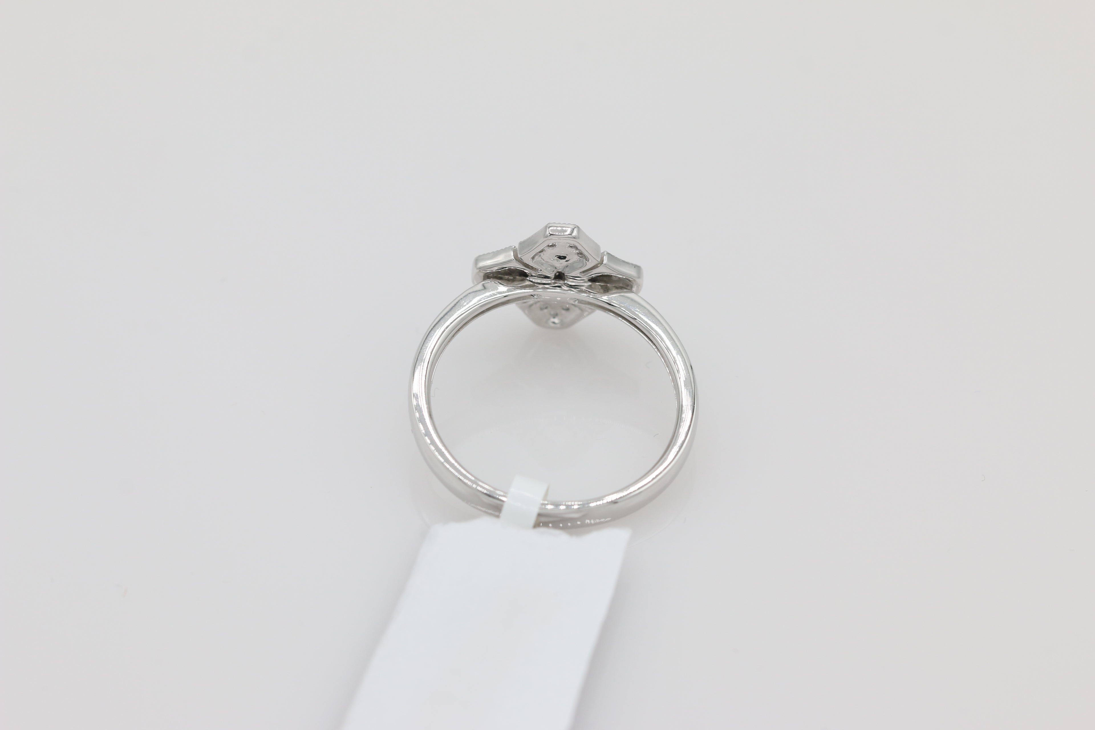 Diamond Cluster Ring in 14KT White Gold ( 0.11ct tw dia )