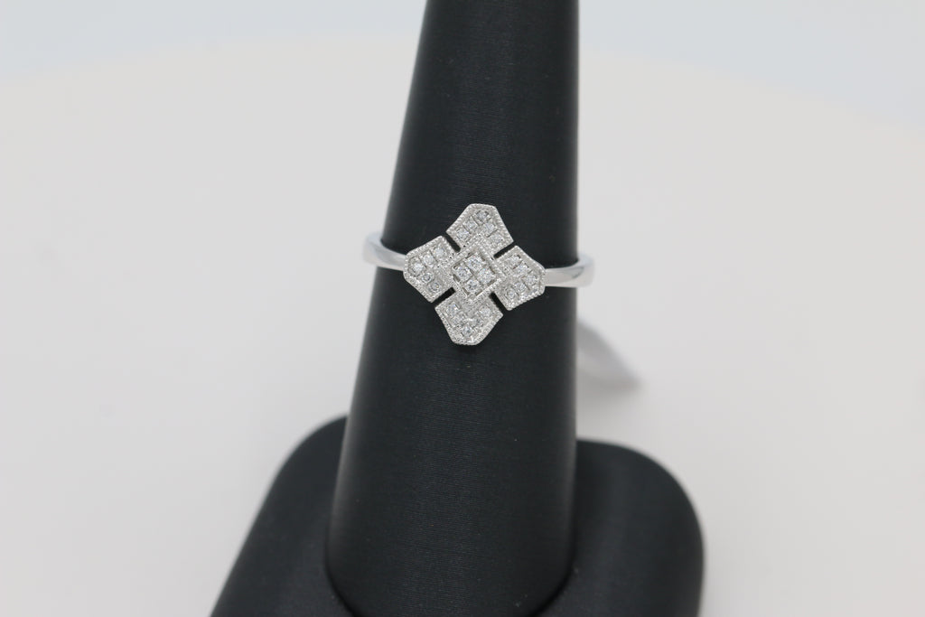 Diamond Cluster Ring in 14KT White Gold ( 0.11ct tw dia )