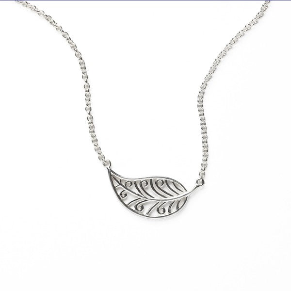 Southern Gates® Horizontal Leaf Necklace